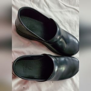 Dansko size 9 leather shoes